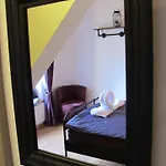 Cafe Des Voyageurs Noes Guest house *