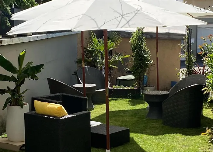 Maison d'hôtes Café Des Voyageurs Noës Chalais