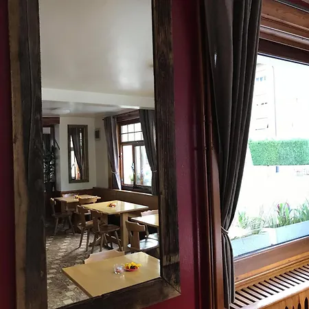 Cafe Des Voyageurs Noes * Chalais