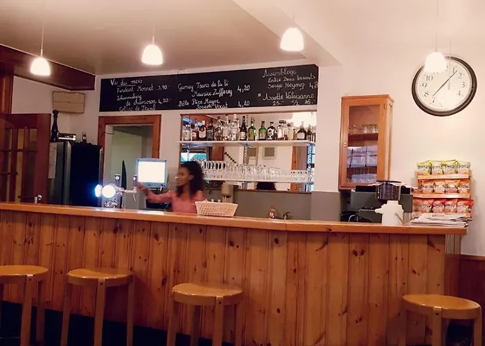 Cafe Des Voyageurs Noes Chalais